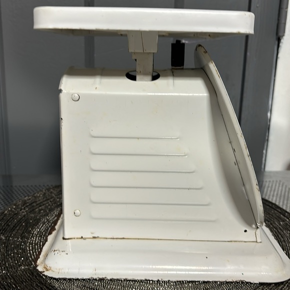 Vintage American Family Nursery Scale - Picture 4 of 8